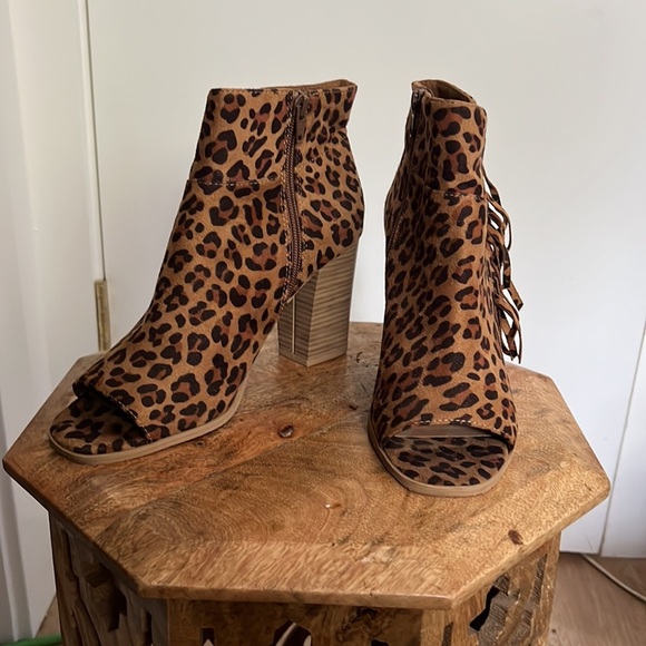 Ariat | Leopard Fringe Peep Toe Heels - Picture 2 of 4